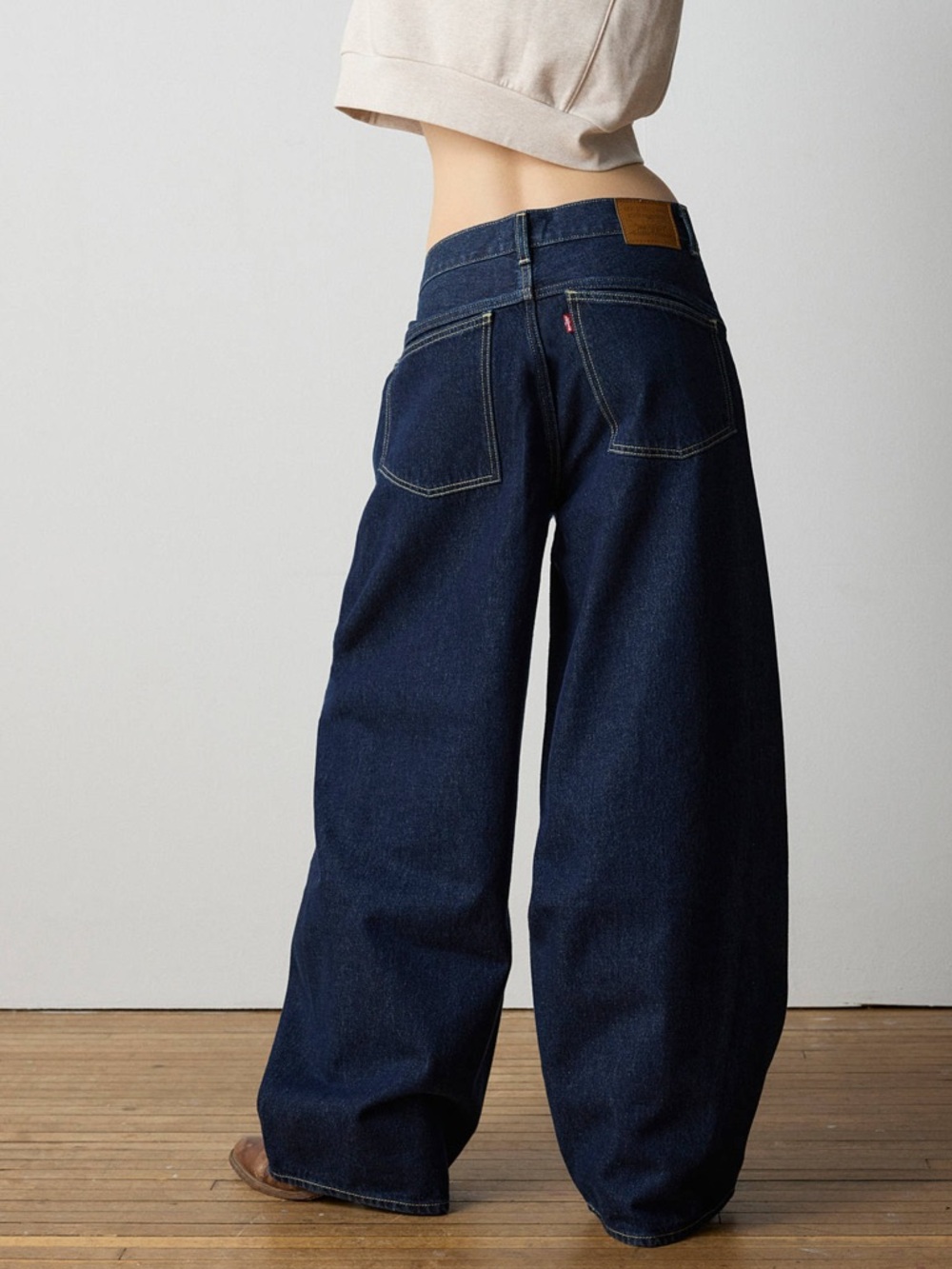 Levi’s Super Barrel Jean - Picture 2 of 6